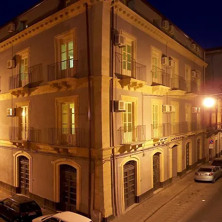Politi Aparthotel 3*
