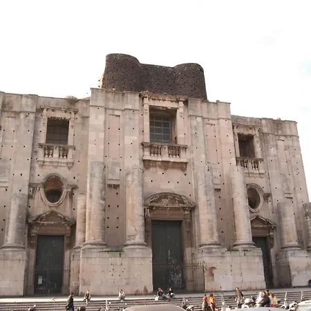 Politi Aeroporto di Catania Fontana Rossa