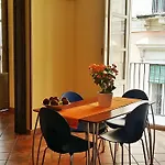 Politi Apart-hotel Catânia